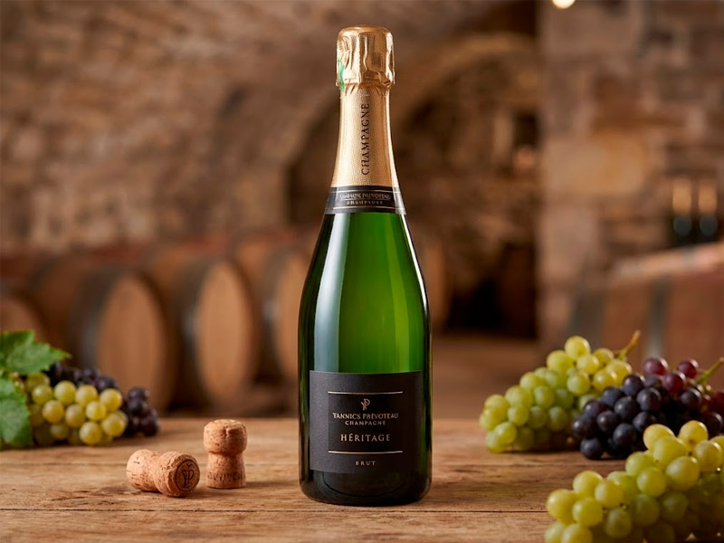 Botella de Champagne Cuvée Héritage Brut de Yannick Prévoteau, ideal para aperitivos