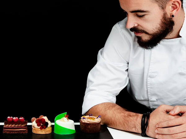 Pasteles individuales y creaciones artesanas de la Pastelería Cabo Busto para restaurantes.