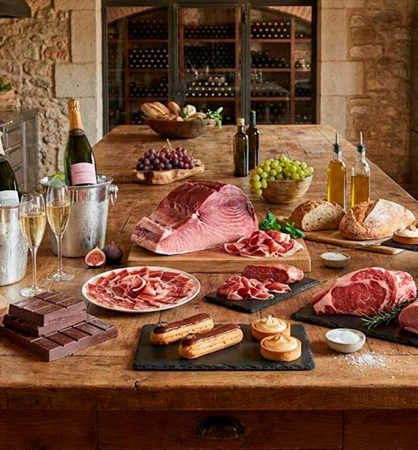 Bodegón gourmet con selección de marcas premium: Champagne Yannick Prévoteau, carnes frescas, atún rojo y postres distribuidos por mass PROFESIONAL.